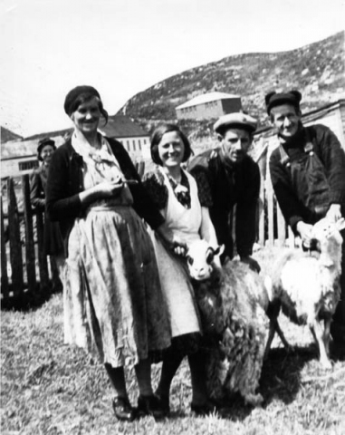 028: l-r Mary (Emberly) Webber, Liz (Bishop) Whelan, Leo Whelan, Mike Reddy. The new school on Polly Miller's hill is in the background. (1943)